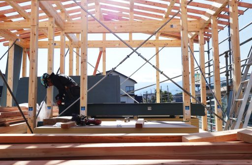 働く大工の画像