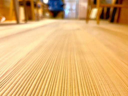 もみの木の浮造りの床