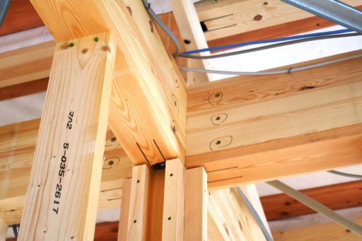 釘の一本一本に丸印がつけられた画像