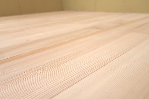 実際に張られた床板の画像